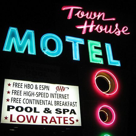 Town House Motel แลงคาสเตอร์ ภายนอก รูปภาพ